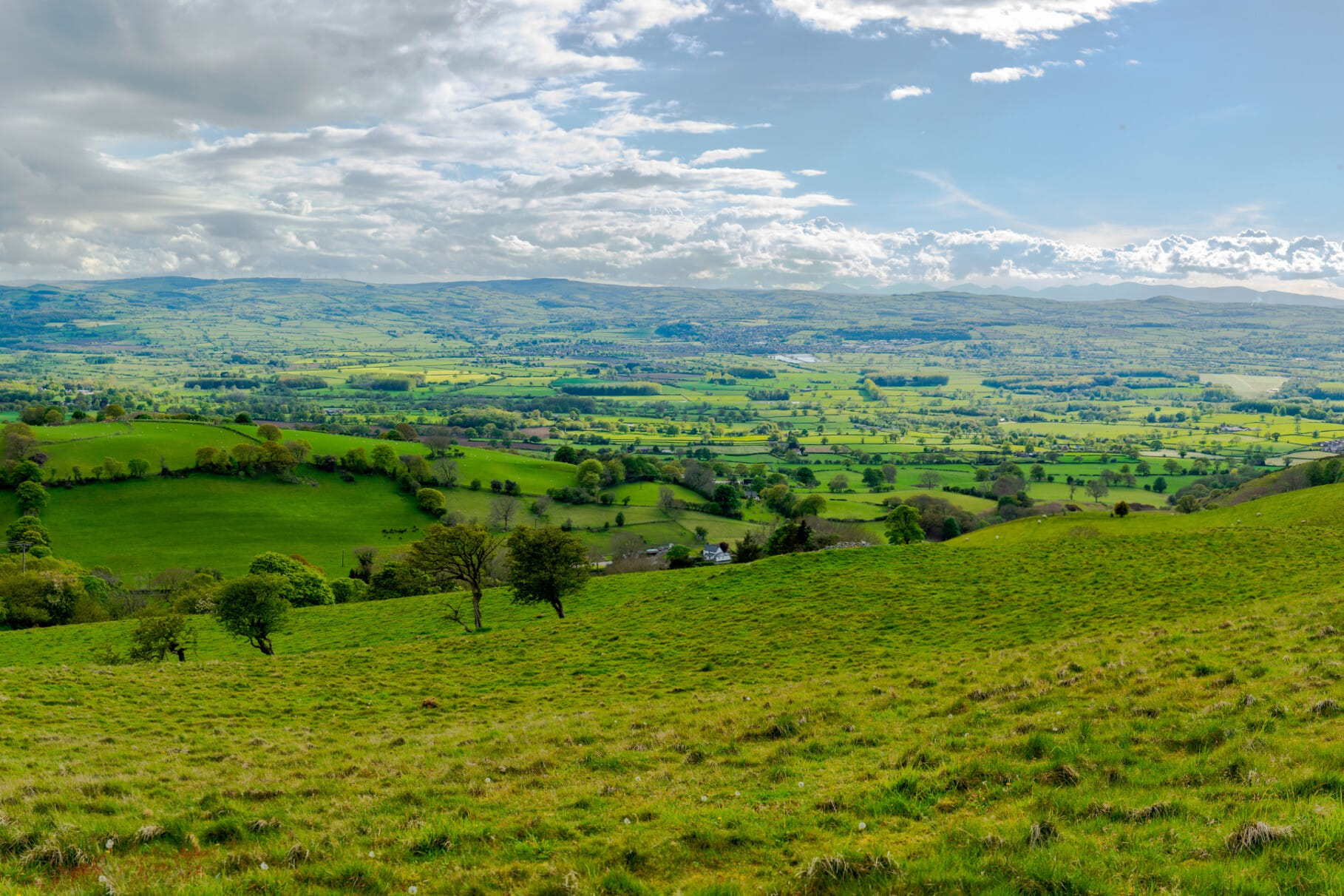 The route is exactly 5K, multi-terrain in nature, with a nice mix of minor road and trail to make for an interesting run in lovely surroundings, with fantastic views. Chip timing, prizes and medal!