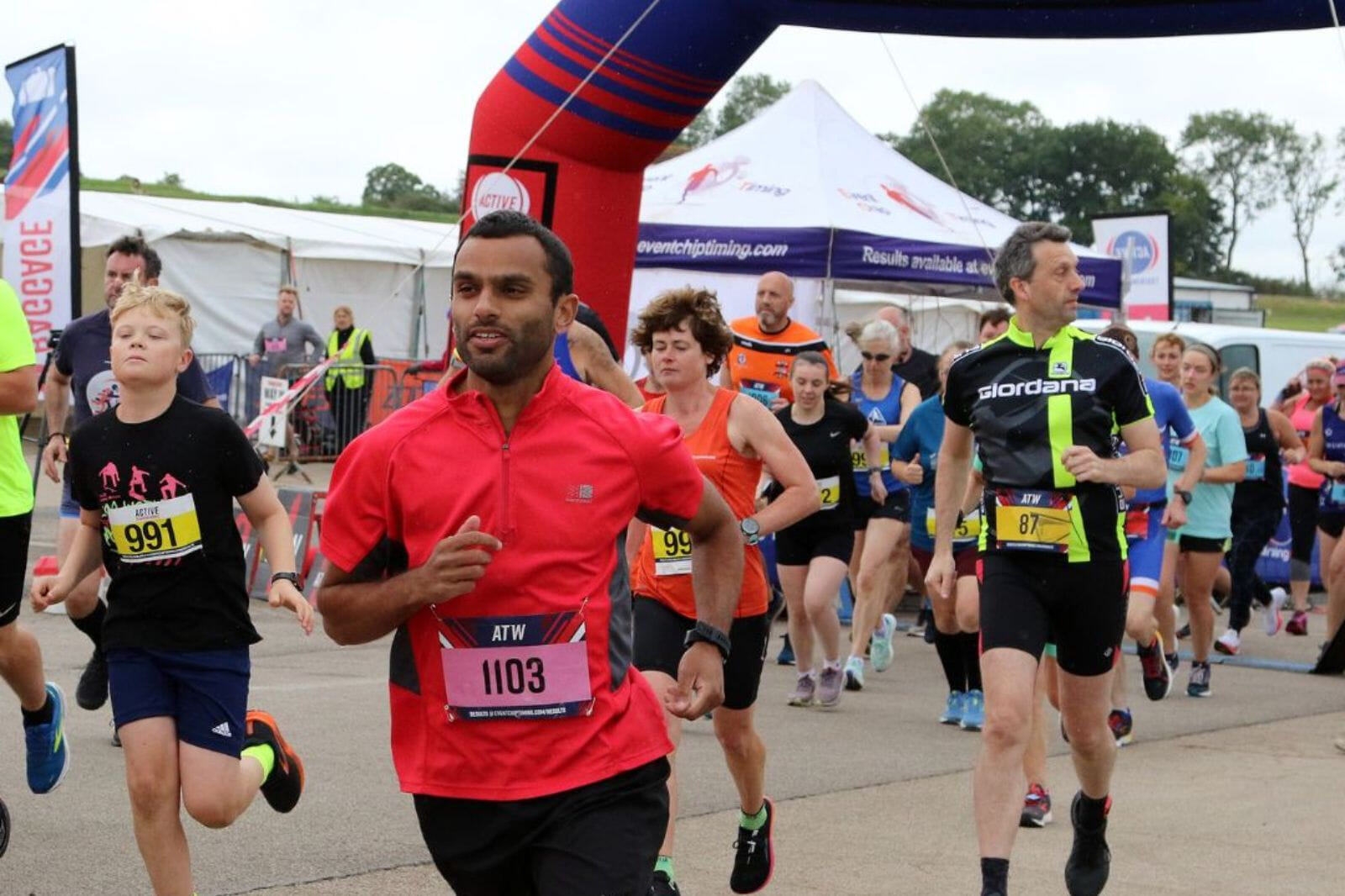 Crank it up with the 10K race, where you’ll push your limits on the scenic Mallory Park circuit while enjoying the warmth of the season.