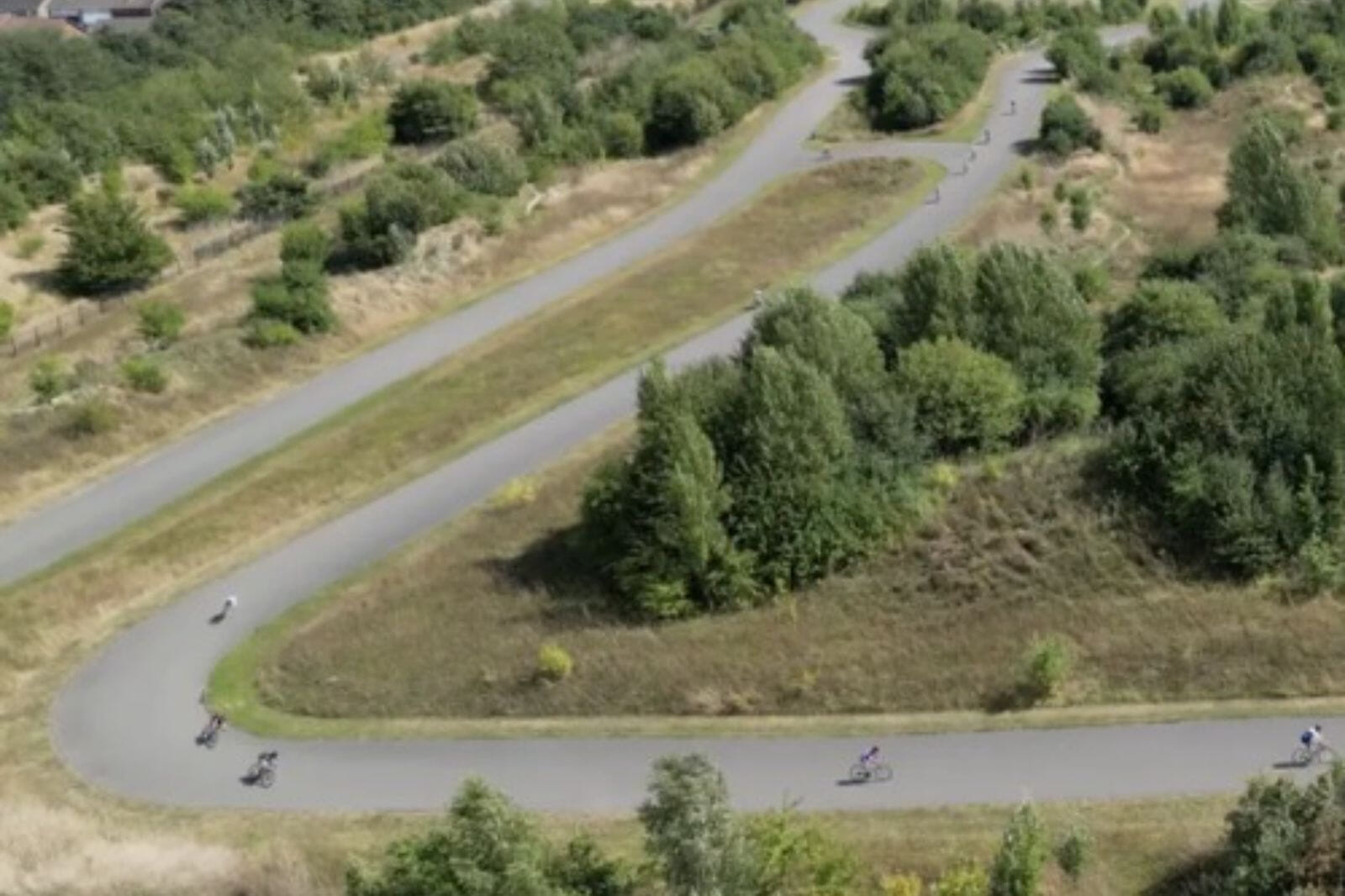 f9c8c939 256b 48f8 93af 12d3a43d