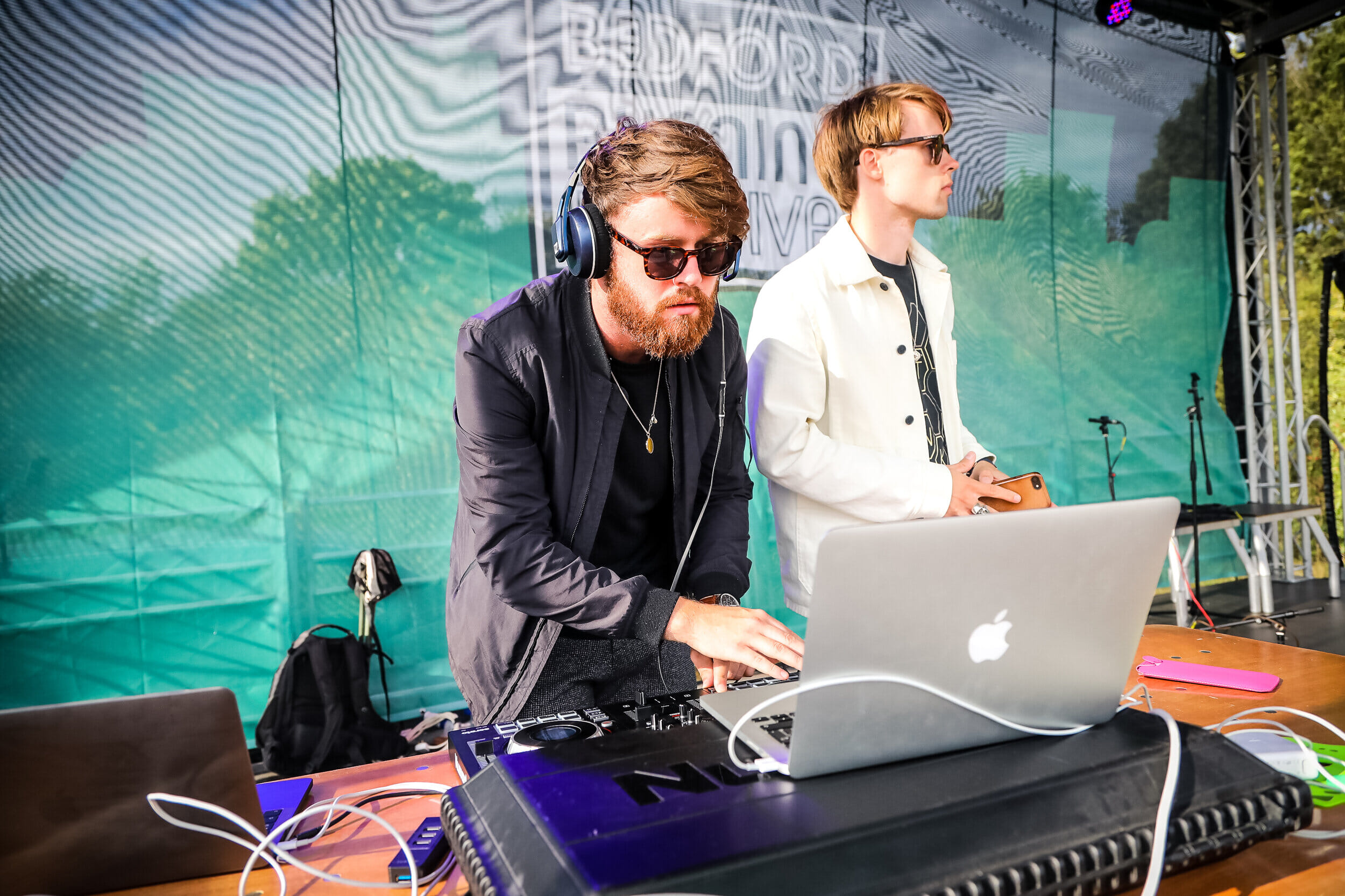 DJ