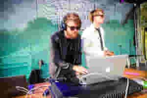 DJ