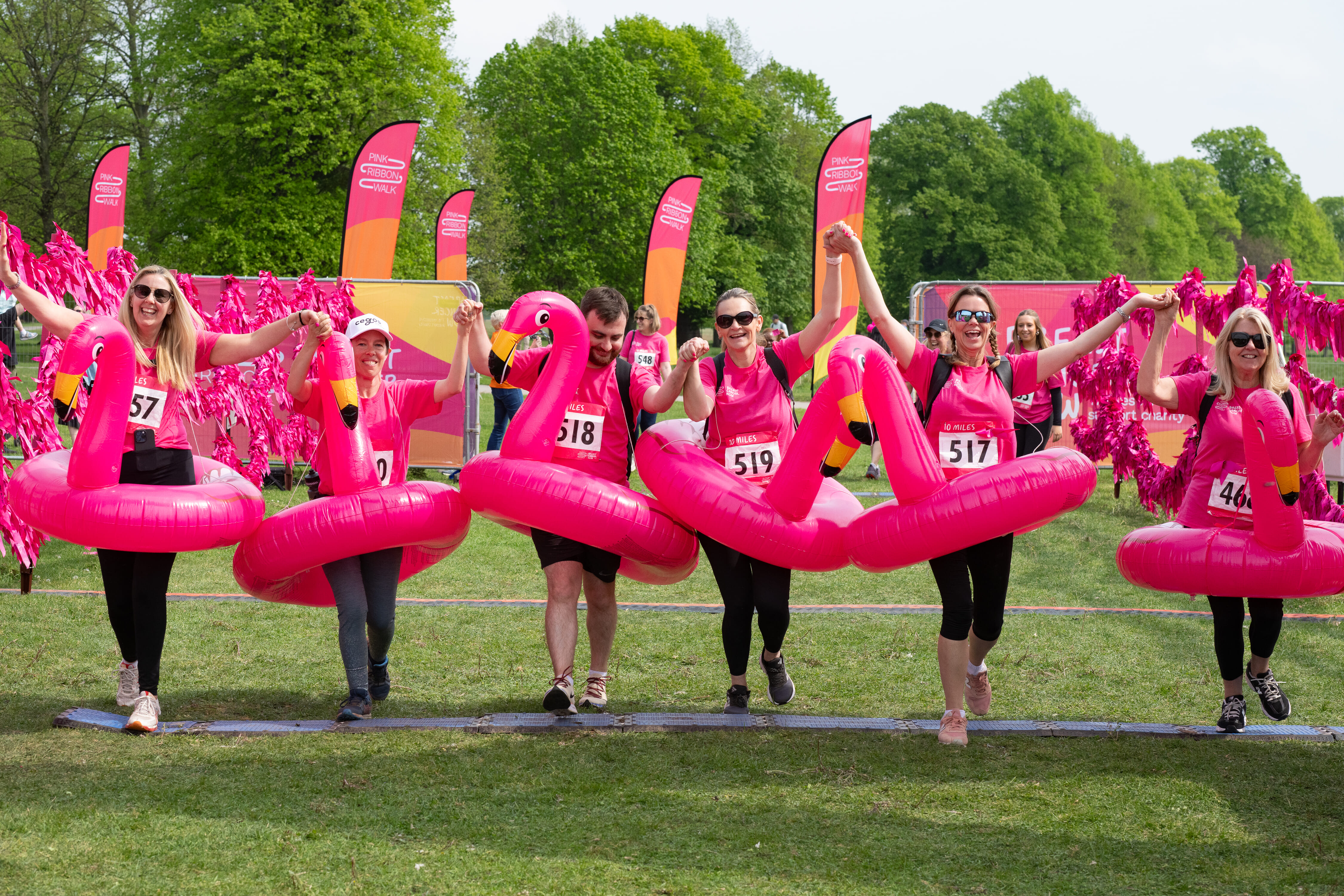 Returning to Hampton Court Palace for another unforgettable year! Soak up London’s magic as you stroll beside the Thames, starting and finishing in the stunning palace gardens.