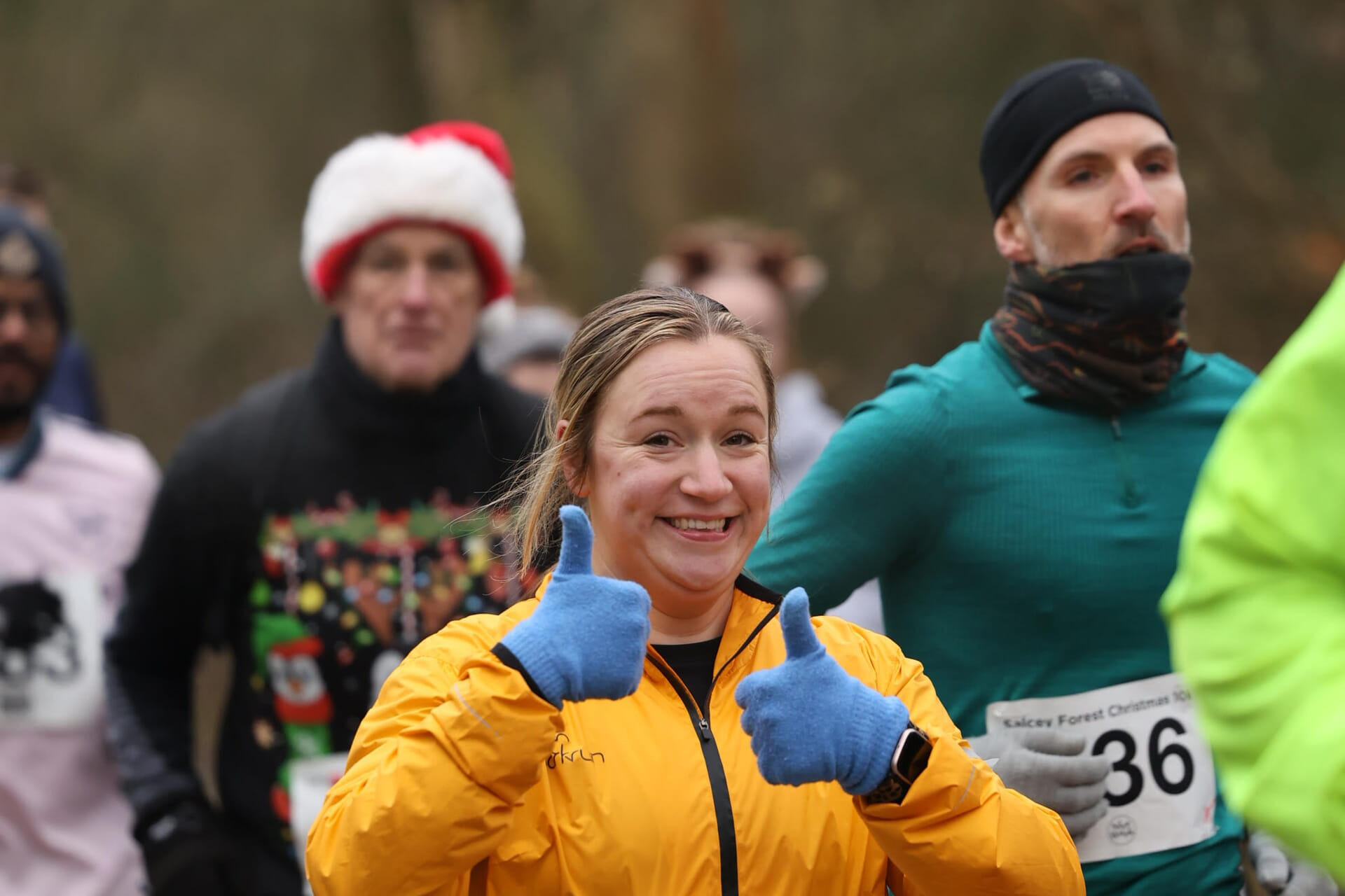 Keep your miles up & stress down this season 🏃🏼‍♀️🛍️