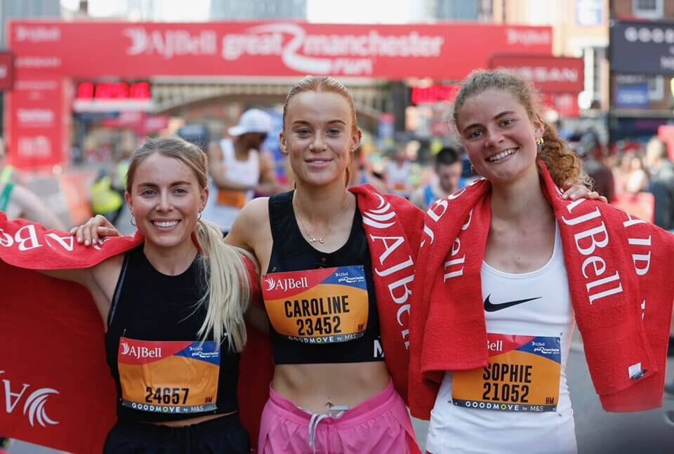 Thousands of runners in Manchester