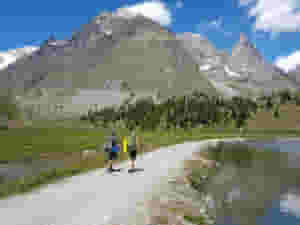 hikers during the mont blanc tour 260