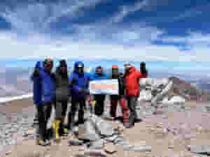 team photo at the summit tensing pimba 3502