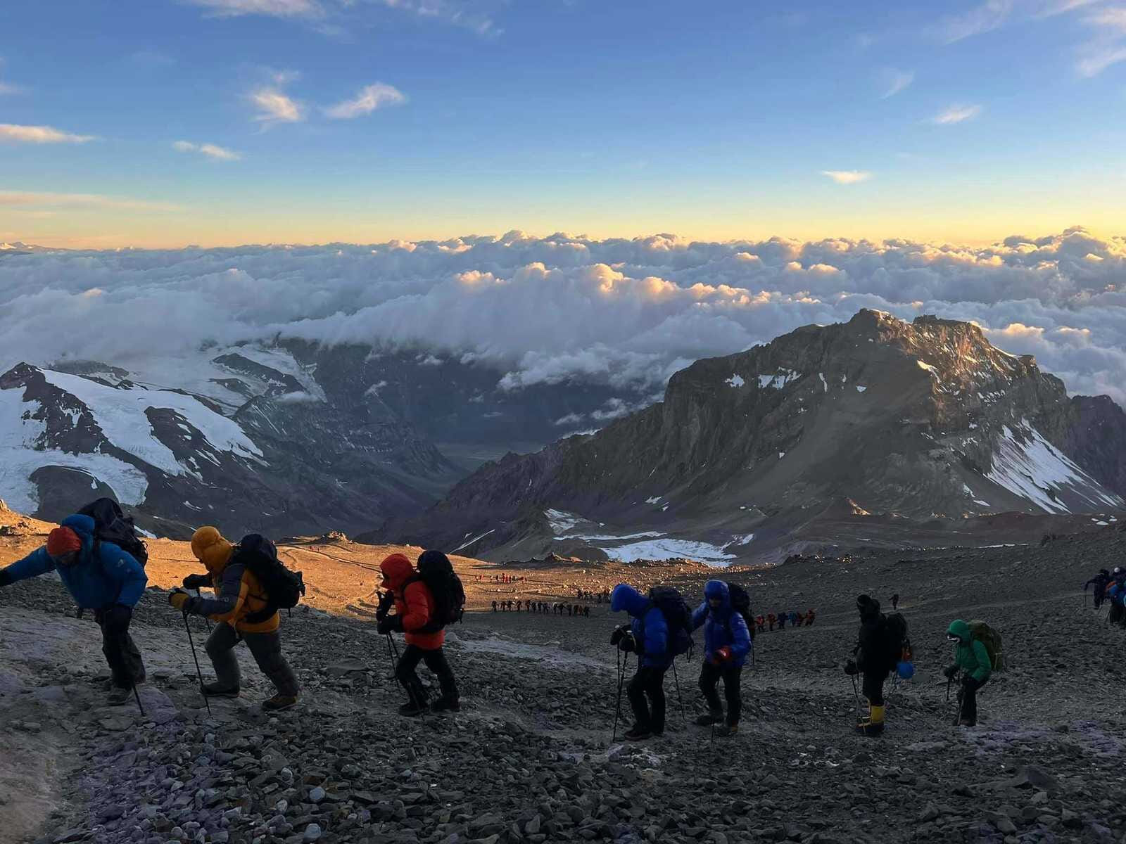 setting off above the clouds on summit day tensing pimba 3501