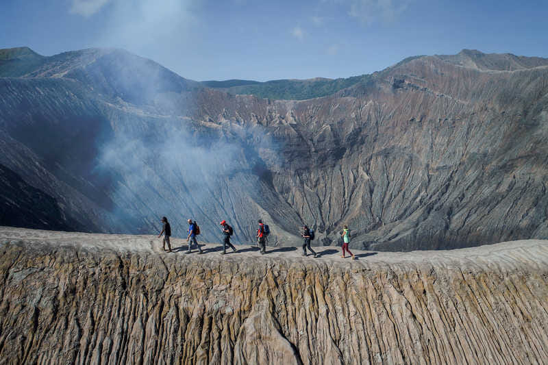 hikers walking on the bromo vulcano java 730