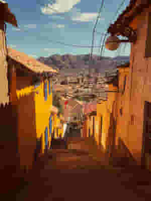 colourful back alley in cuzco 1010