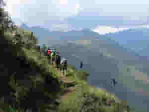 group of hikers during the inca trail 1020