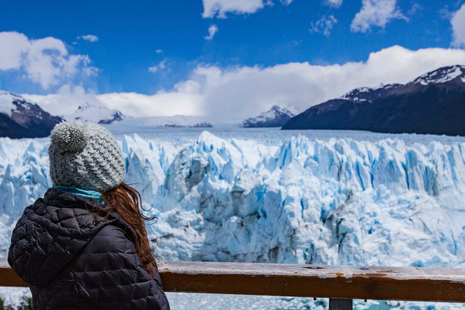 contemplation in front of the perito moreno glacier 998