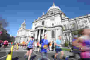 London Landmarks photo of runners outside St Pauls Cathedral