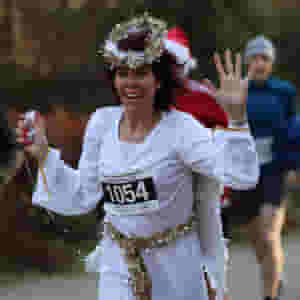 Grab those elf shoes and get festive! Put your legs to the test in this beautifully scenic, but challenging Christmas run. You'll enjoy looping around the lakes with your Santa hat on.