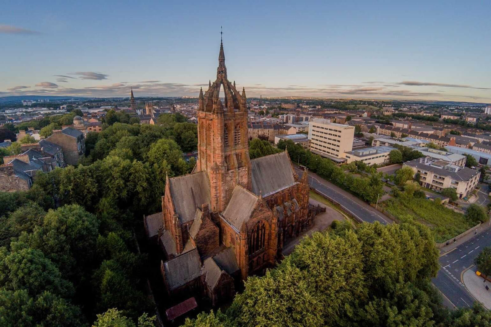 Be part of history as Paisley hosts its very first half marathon, boasting closed roads, historic streets, landmarks and a great atmosphere to boot!