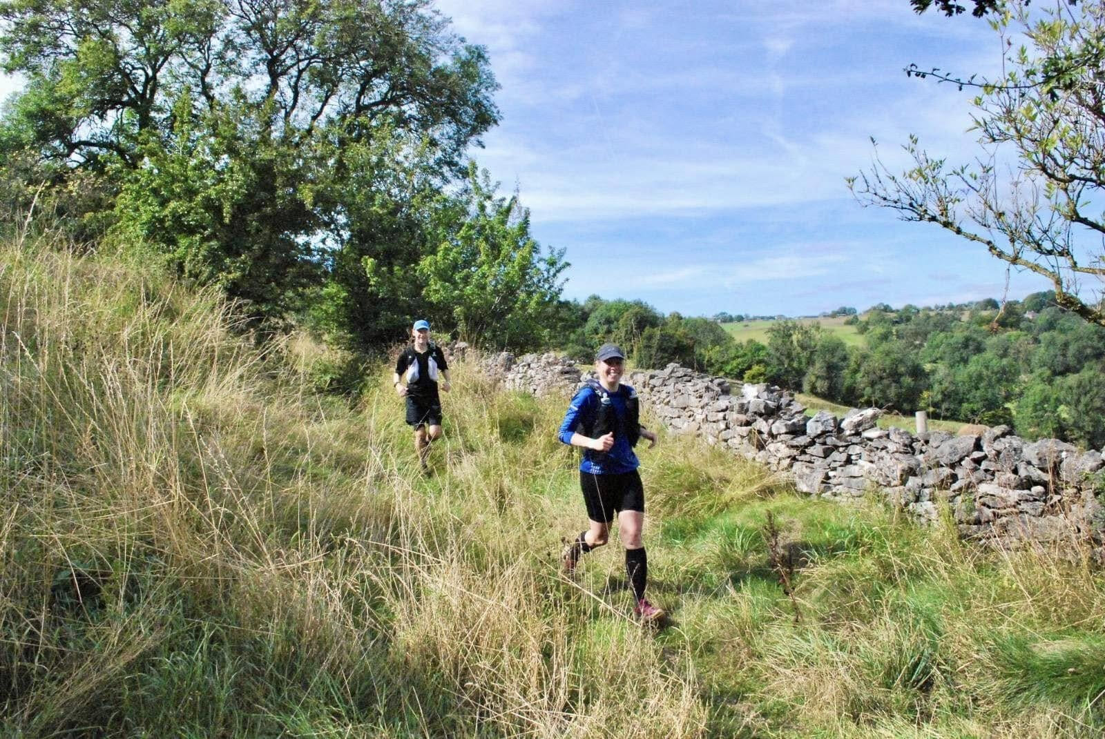 An achievable challenge following a circular route from Hathersage to Baslow along riverside paths and back via a hillier crossing of Curbar and Frogatt edges with some of the best views of The Peaks!