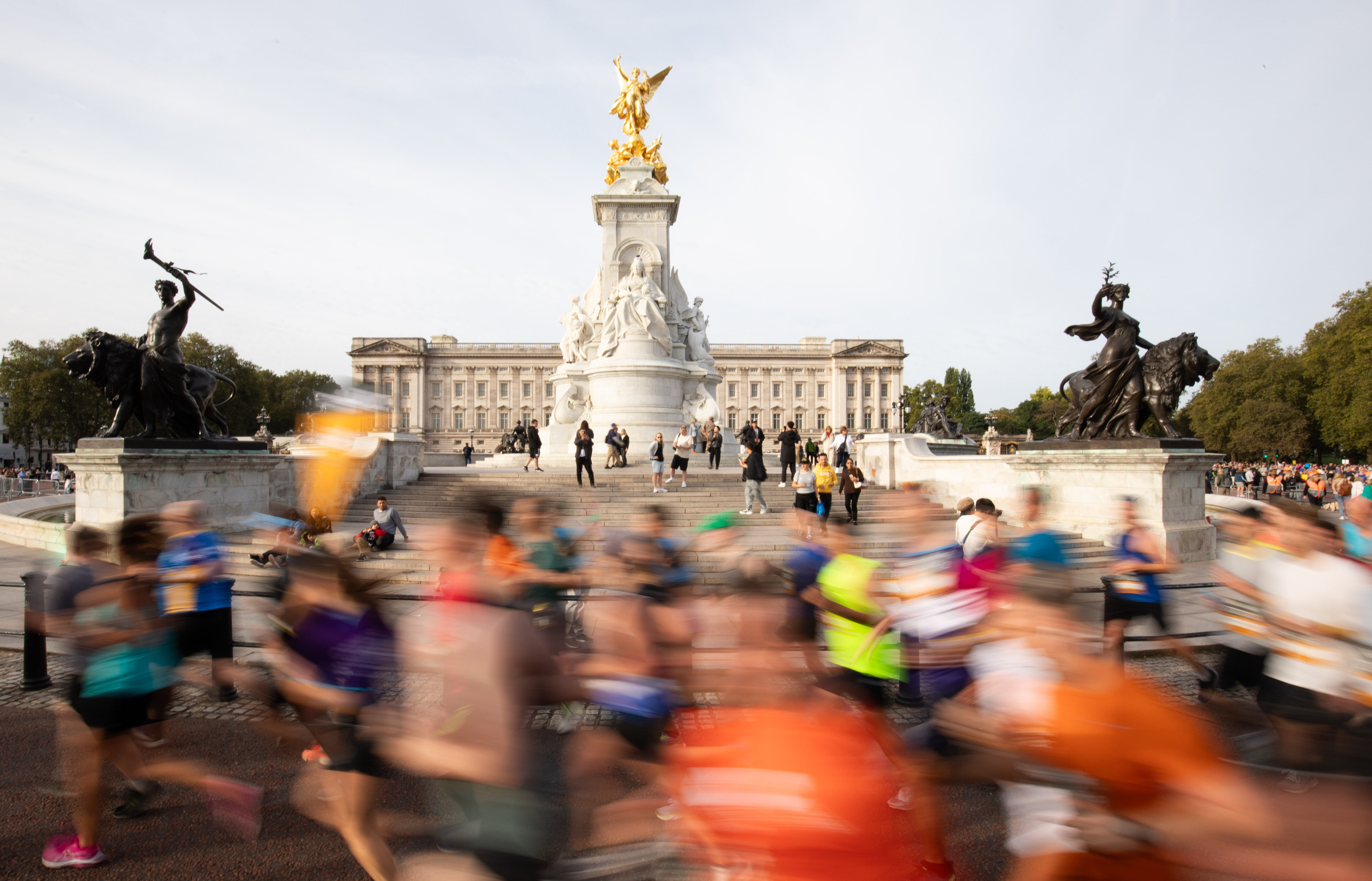 Run through four of London’s most beautiful Royal Parks, past iconic landmarks and tree-lined avenues, on a stunning autumn route that combines city energy with natural splendour.