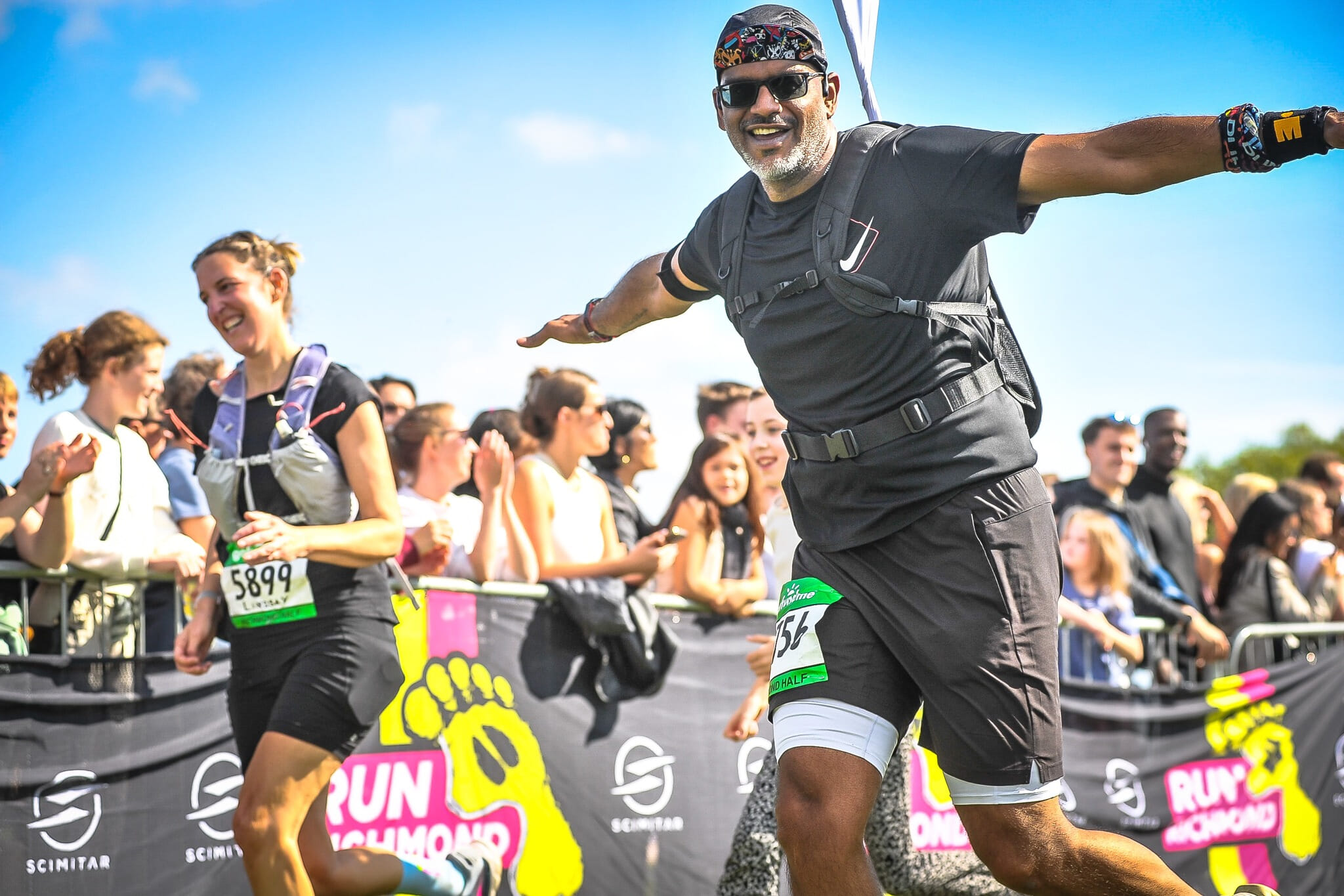 Be part of London's most exclusive event! Run through its greenest borough, exploring the beauties and history of Richmond. Start inside the Kew Gardens with a family music festival to finish!