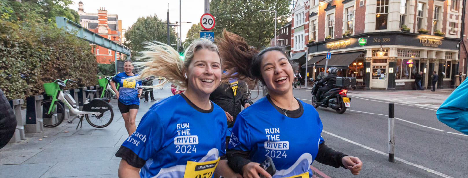 Participate in the evening 10km run along the Thames, passing by London's iconic landmarks against a twilight backdrop.