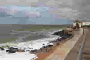 Enjoy stunning coastal views on this flexible-distance run at Milford on Sea, following an out-and-back route beside Sturt Pond and the Isle of Wight — perfect for all abilities.