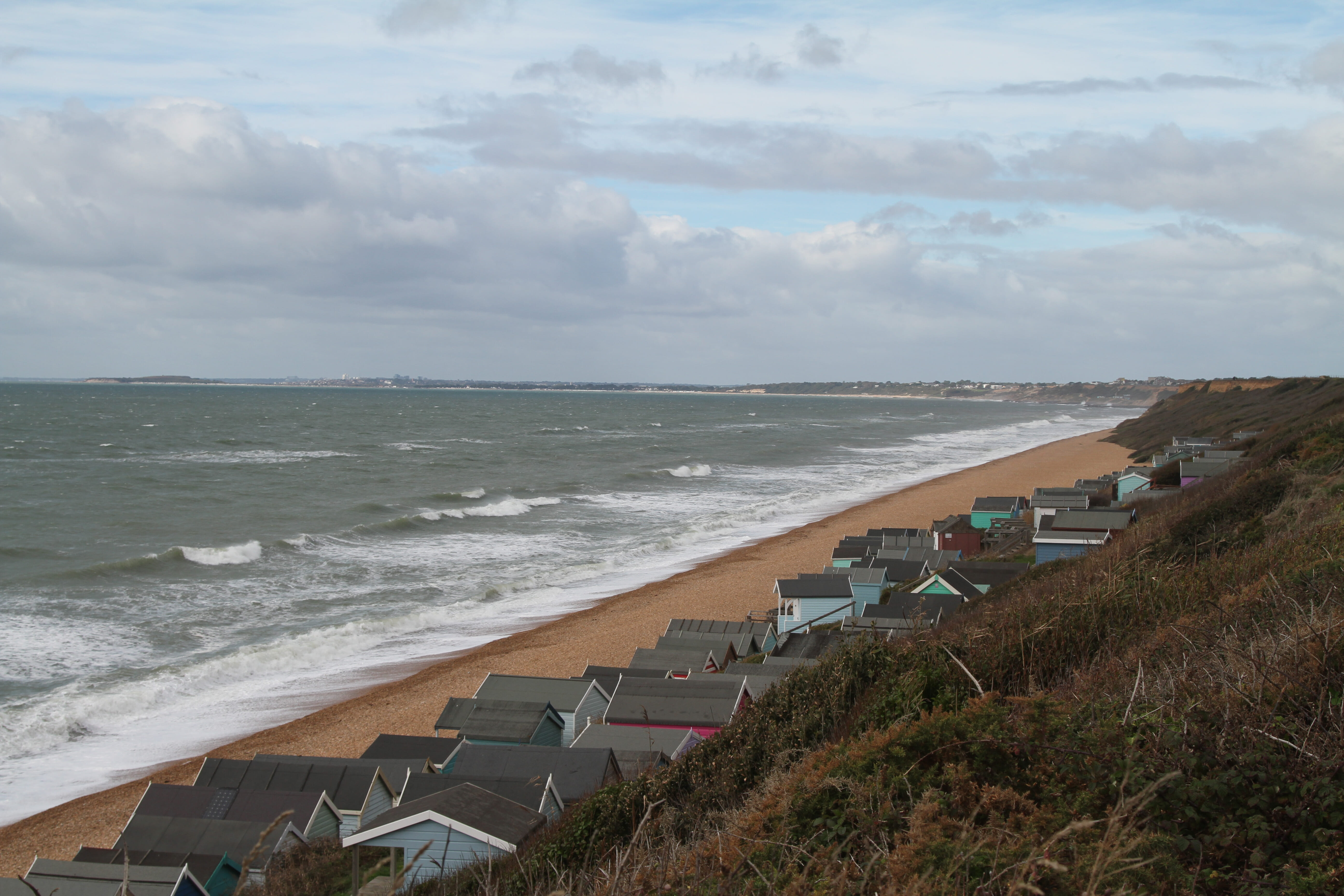 Enjoy stunning coastal views on this flexible-distance run at Milford on Sea, following an out-and-back route beside Sturt Pond and the Isle of Wight — perfect for all abilities.