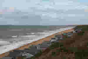Enjoy stunning coastal views on this flexible-distance run at Milford on Sea, following an out-and-back route beside Sturt Pond and the Isle of Wight — perfect for all abilities.