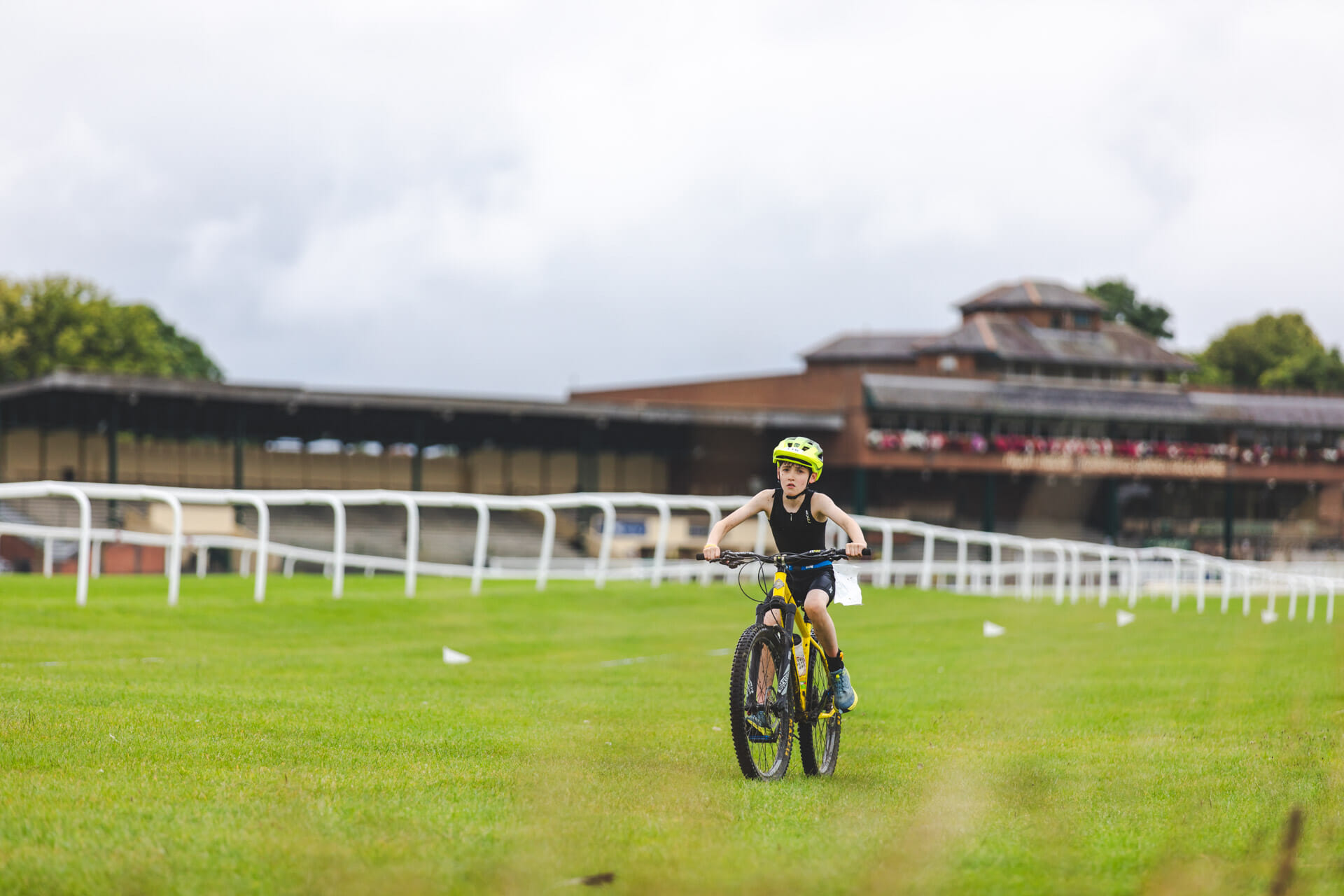 Ripon is unique as the only open-water junior racing in the Yorkshire series! So give your juniors the most exciting triathlon experience this year. Bike and run are traffic-free on grass surface.