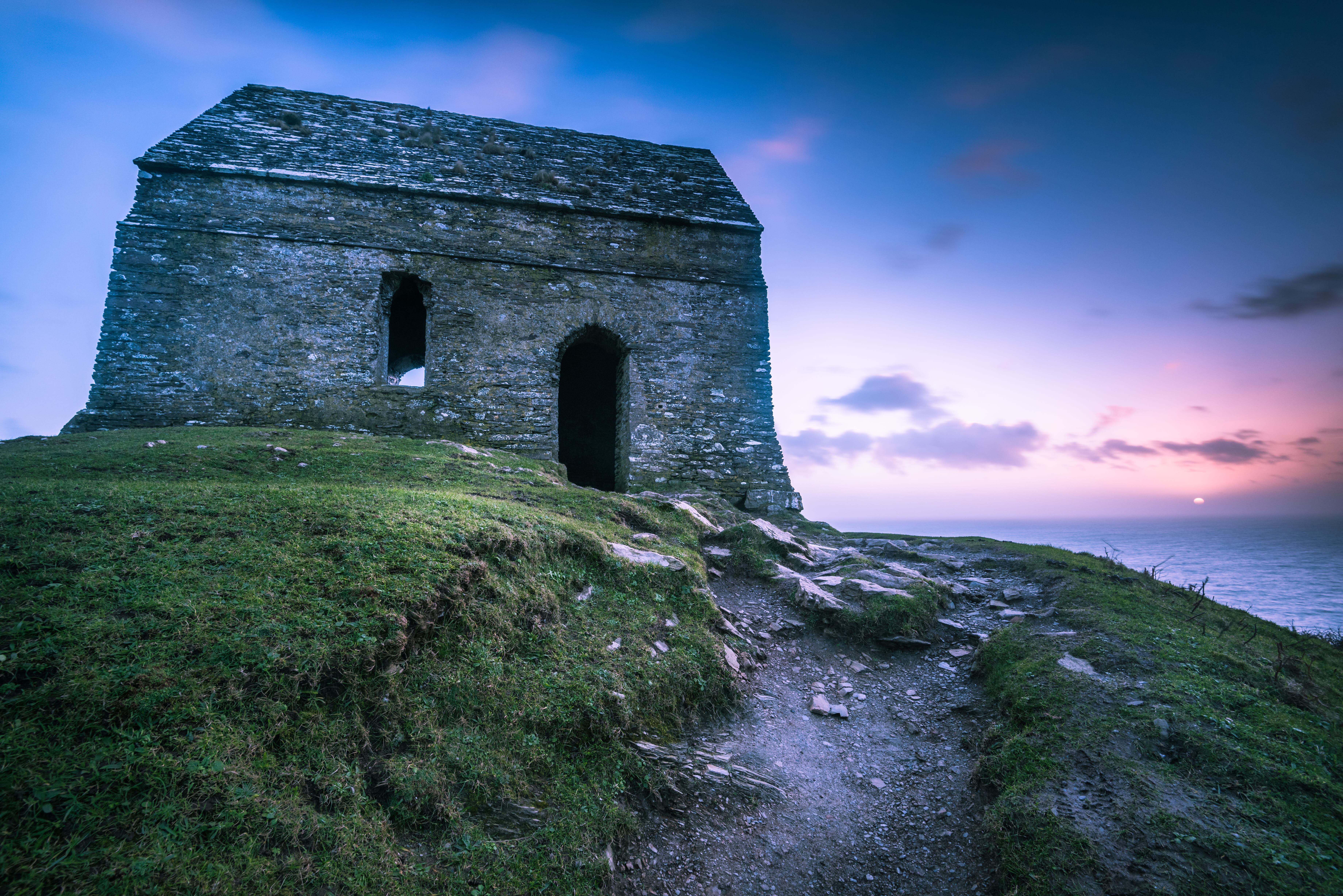 A choice of distances run at night on a spectacular part of the Cornish South West Coast Path - from Cremyll at Mount Edgcumbe - over a challenging course with incredible atmosphere.