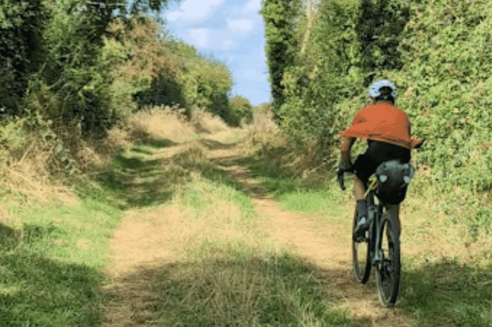 A gentle gravel bike adventure through the picturesque Cotswolds AONB. It's a relaxed all-day ride, with an easy pace and plenty of time for lunch and rest stops.
