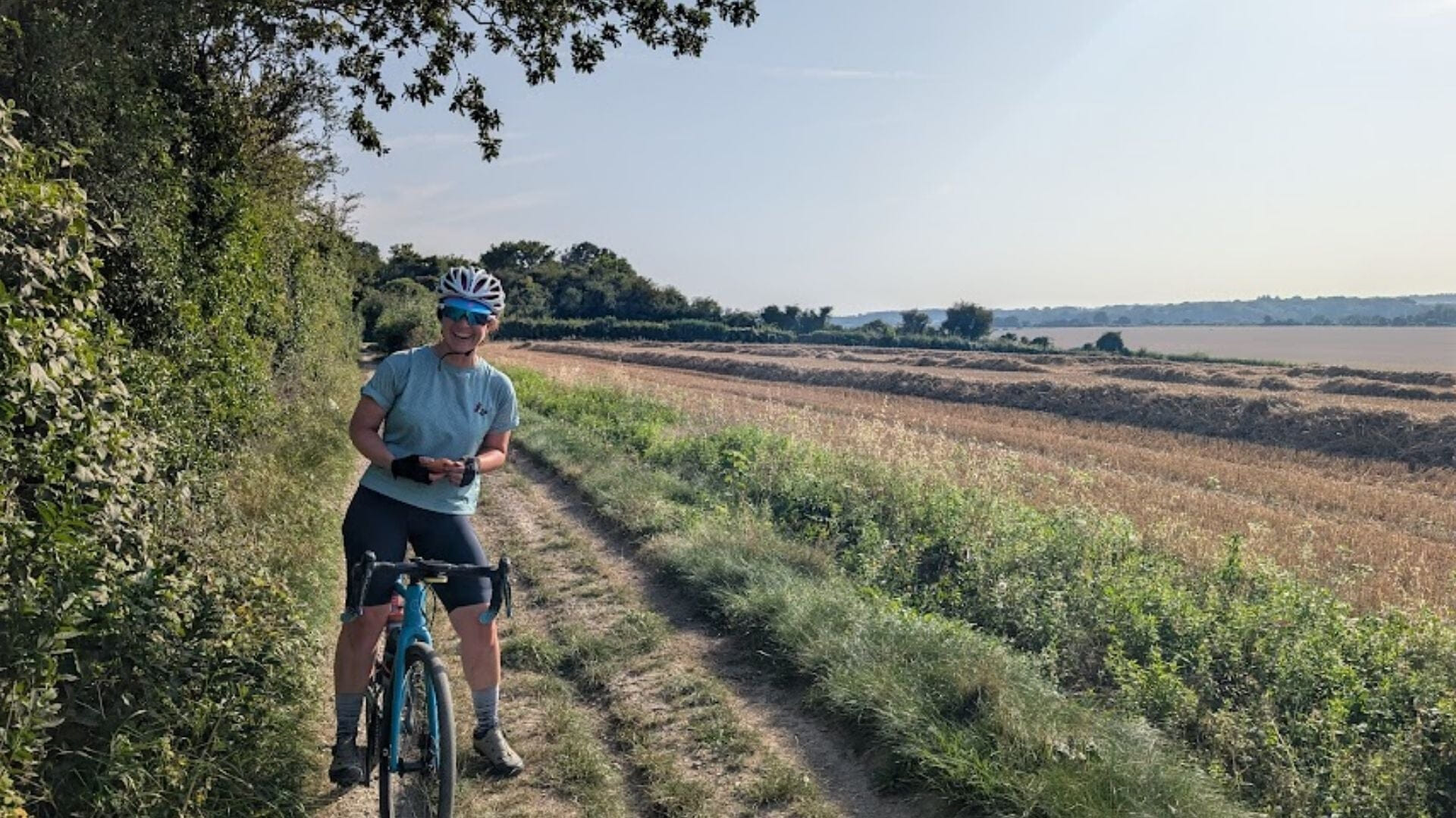 Gravel and single track south of the Thames on trails you simply didn't know existed! Come and join this one-day, fully supported gravel adventure with a coffee start and pizza-and-beer finish.