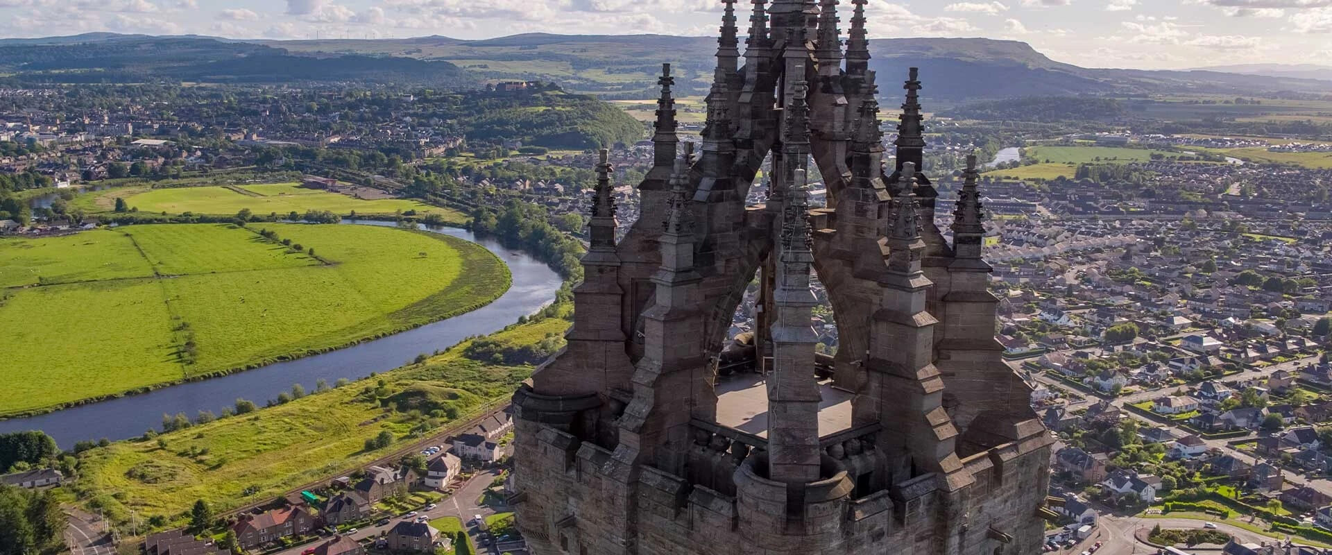 You will step onto Scotland’s most storied battlefields, treading in the footsteps of legends on a flat, out-and-back route starting in view of Wallace Monument, in the shadows of the Ochil Hills.