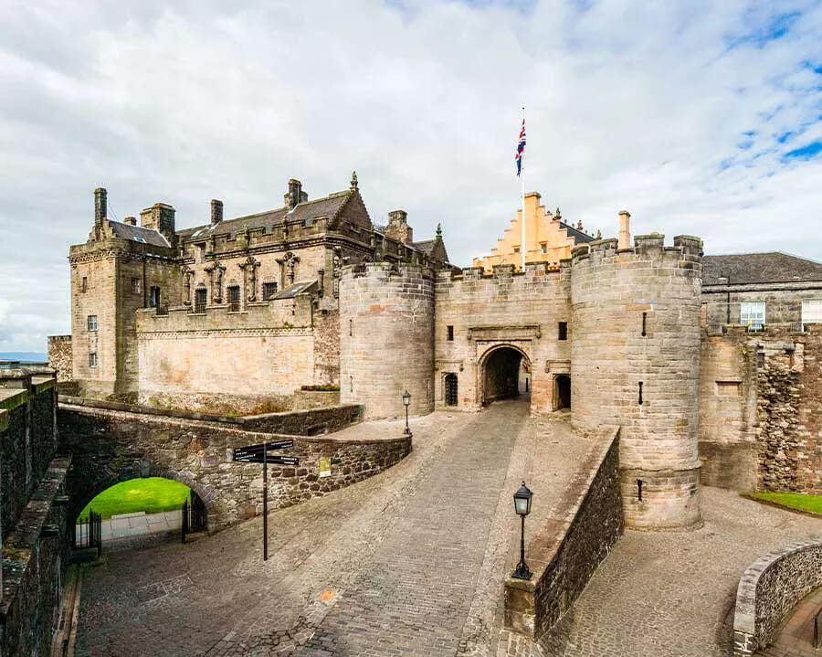 xstirling castle.webp.pagespeed.ic.JuLHScmved